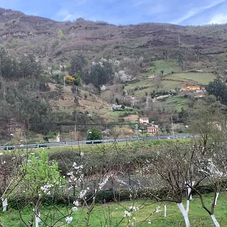 Casa Rural En Santa Cruz-mieres Dağ evi *